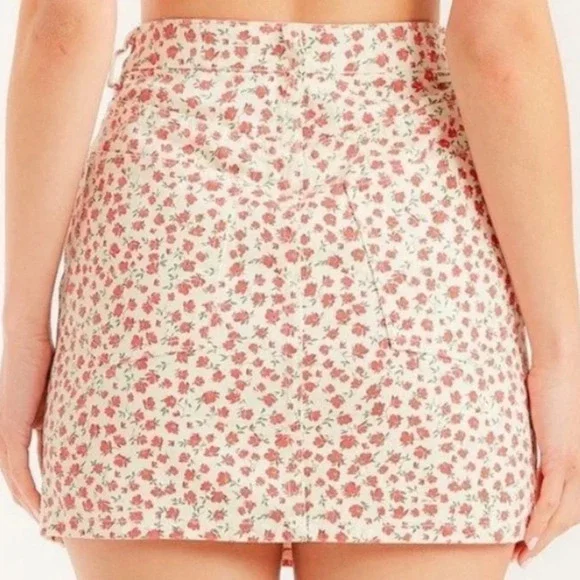 Billabong Cute As A Button Floral Mini Skirt - Picture 2 of 6